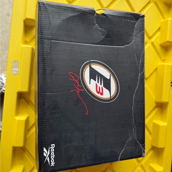 Allen Iverson Reeboks - Picture 5 of 5